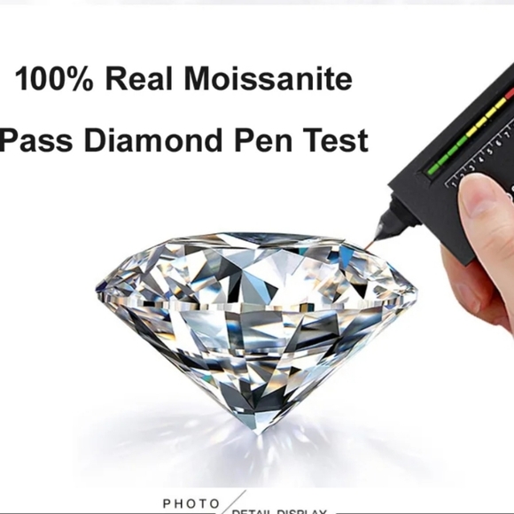 Lucky Clover Moissanite Necklace - Picture 4 of 5